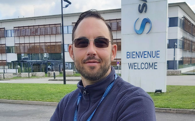 portrait laurent technicien reparation equipements safran